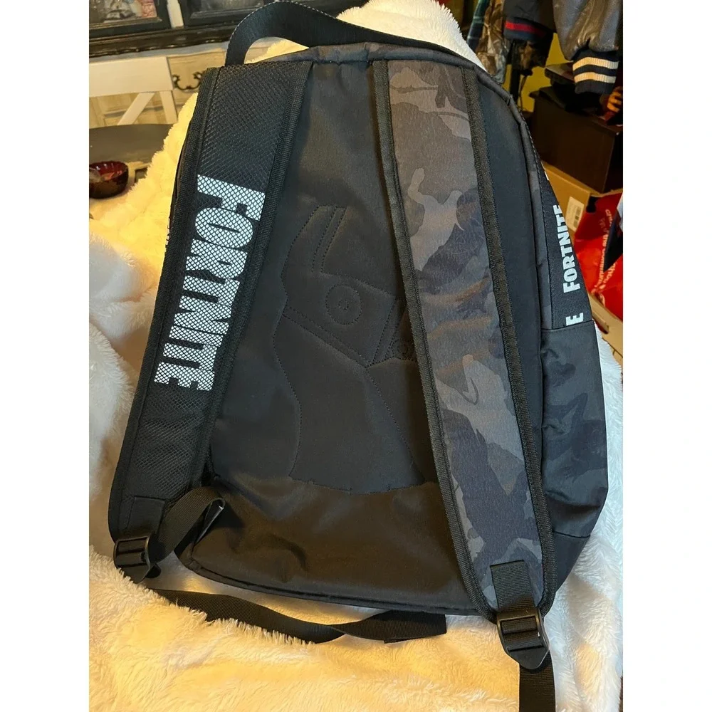 Fortnite‎ Backpack Black pre-owned slightly used - Picture 2 of 5